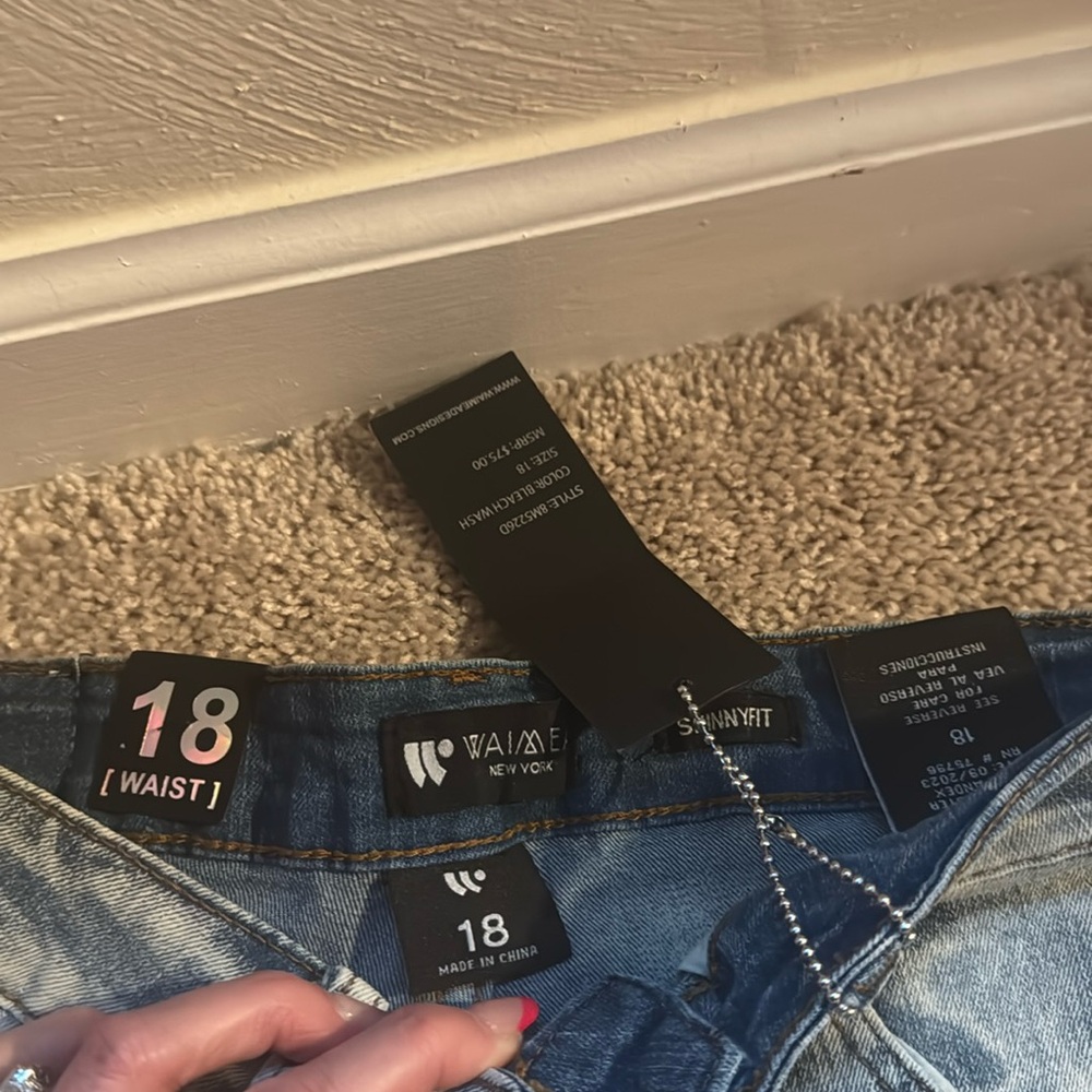 Men’s sized pants 18 Waimea. Skinny fit. Will likely fit teen or preteen.